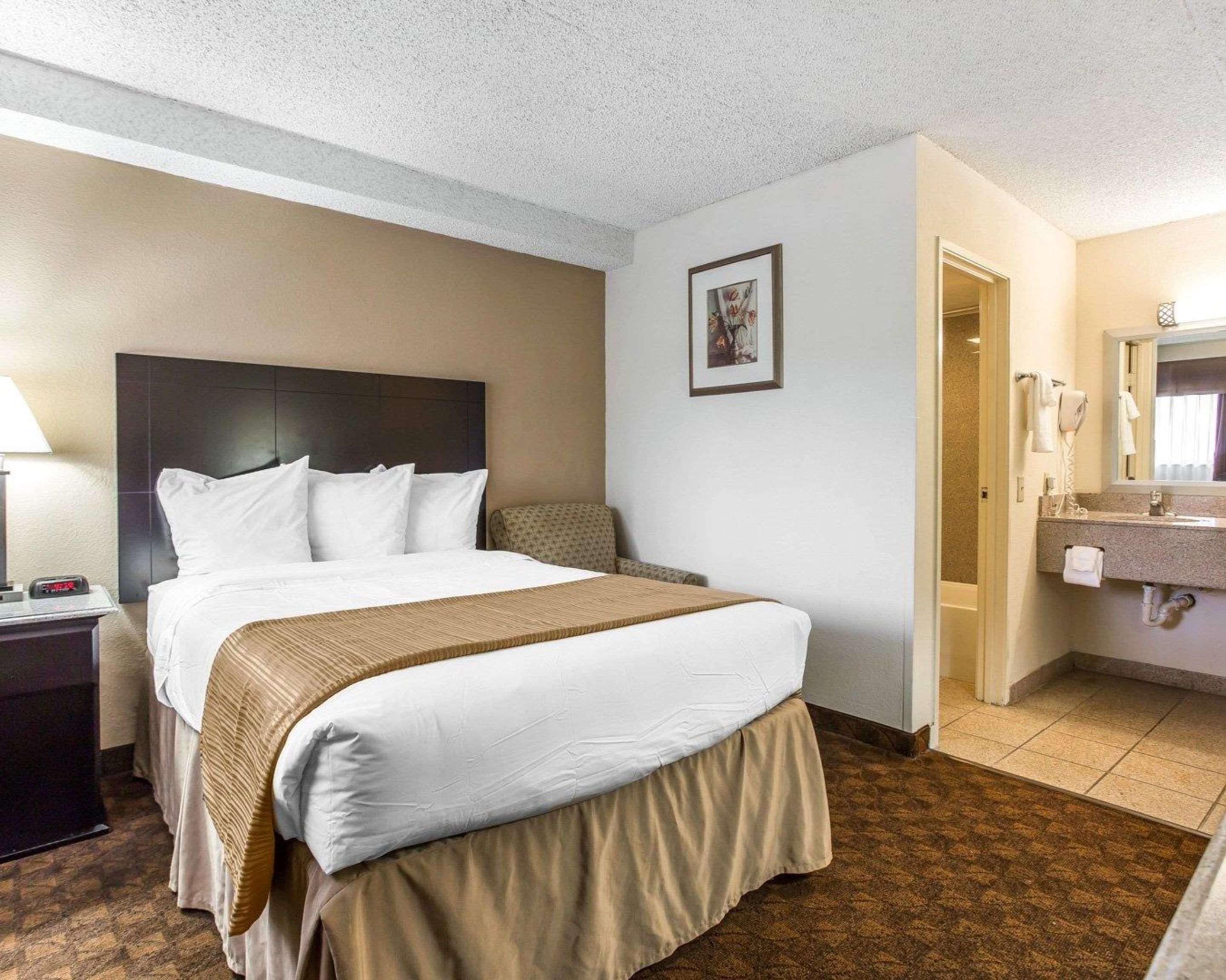 Quality Inn & Suites Coliseum Greensboro Dış mekan fotoğraf