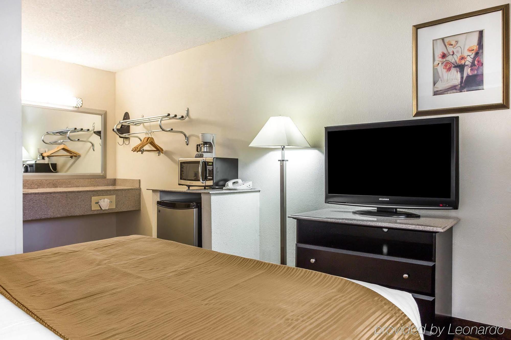 Quality Inn & Suites Coliseum Greensboro Dış mekan fotoğraf