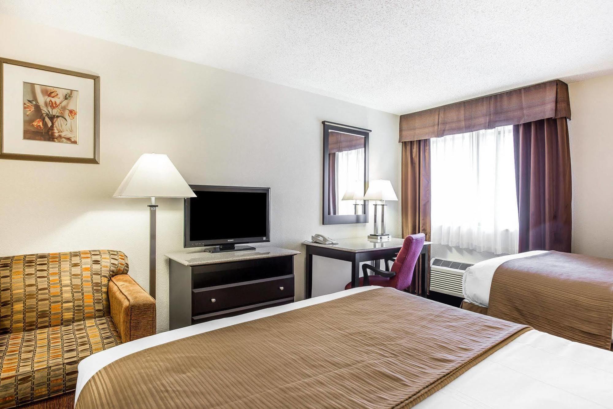 Quality Inn & Suites Coliseum Greensboro Dış mekan fotoğraf